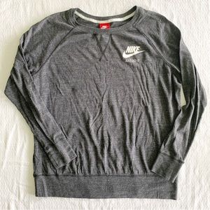Nike Pullover Lightweight Sweatshirt Top runs small!!
